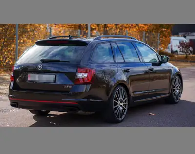Skoda Octavia Combi RS 2.0 TSI — Performance et polyvalence, 76'000 km seulement — vista posteriore