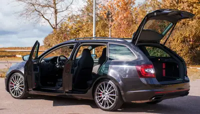 Skoda Octavia Combi RS 2.0 TSI — Performance et polyvalence, 76'000 km seulement — interni