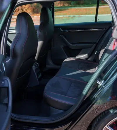 Skoda Octavia Combi RS 2.0 TSI — Performance et polyvalence, 76'000 km seulement — Miniatura 7