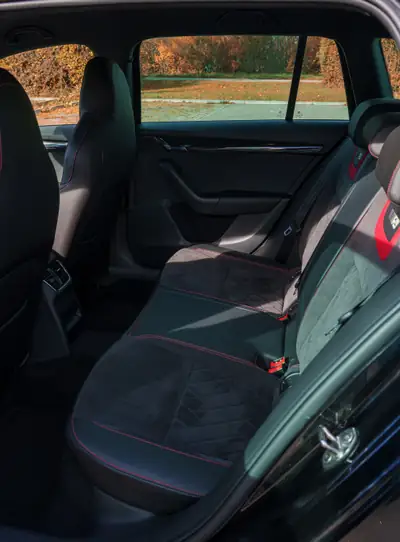 Skoda Octavia Combi RS 2.0 TSI — Performance et polyvalence, 76'000 km seulement — Miniatura 19