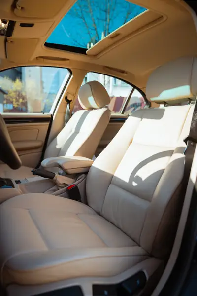 BMW 330xi 2002 — Berline sportive 4x4, moins de 20'000 km garantis — Detail