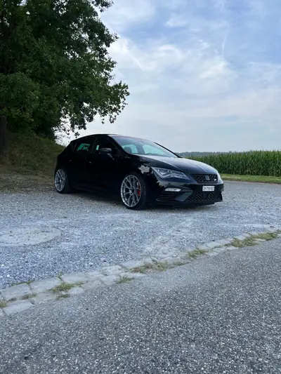 SEAT Leon 2.0 TSI Cupra R DSG — 300 ch, performances sportives, entretien récent — vista posteriore