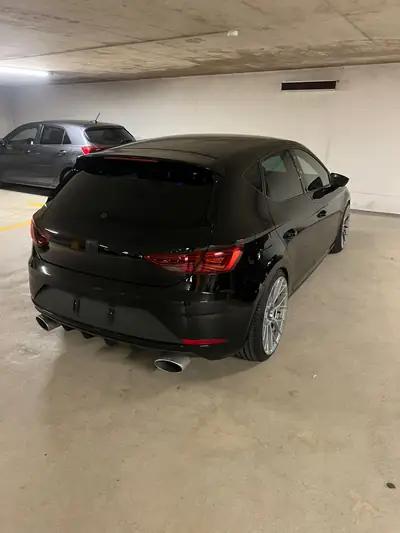 SEAT Leon 2.0 TSI Cupra R DSG — 300 ch, performances sportives, entretien récent — dettaglio