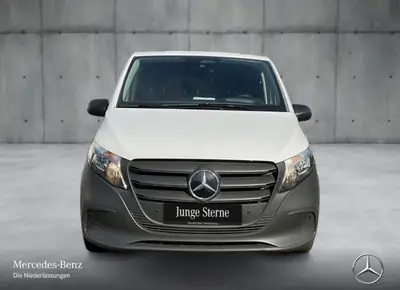 Mercedes-Benz Vito 116 CDI Lang — Fourgon utilitaire avec MBUX et CarPlay — Heckansicht