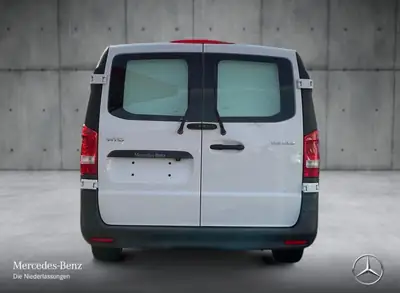 Mercedes-Benz Vito 116 CDI Lang — Fourgon utilitaire avec MBUX et CarPlay — Detail