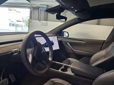 Tesla Model Y Performance 2023 — SUV électrique haute performance, 44'000 km seulement — Seitenansicht
