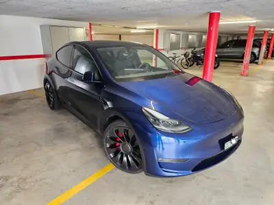 Tesla Model Y Performance 2023 — SUV électrique haute performance, 44'000 km seulement — Innenraum