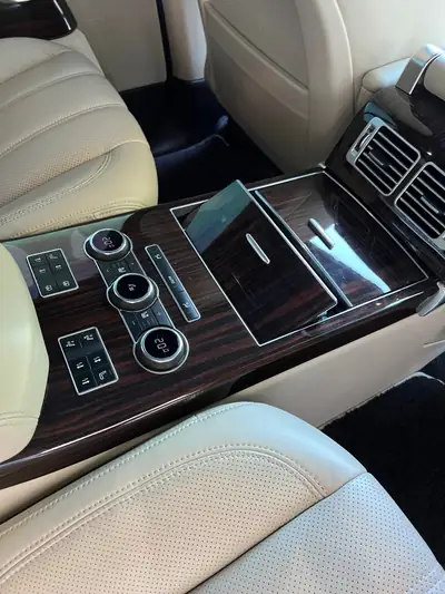 Range Rover 4.4 SDV8 Autobiography — Prestige diesel, entretien exemplaire — Thumbnail 17