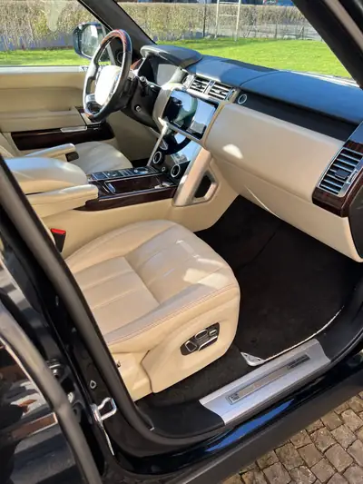 Range Rover 4.4 SDV8 Autobiography — Prestige diesel, entretien exemplaire — Thumbnail 22