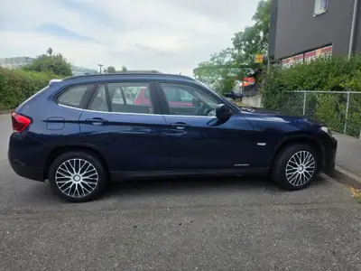 BMW X1 xDrive 23d — SUV compact diesel, 4x4 intégral et consommation maîtrisée — fianco