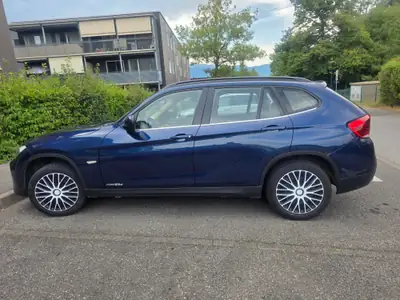 BMW X1 xDrive 23d — SUV compact diesel, 4x4 intégral et consommation maîtrisée — vista posteriore