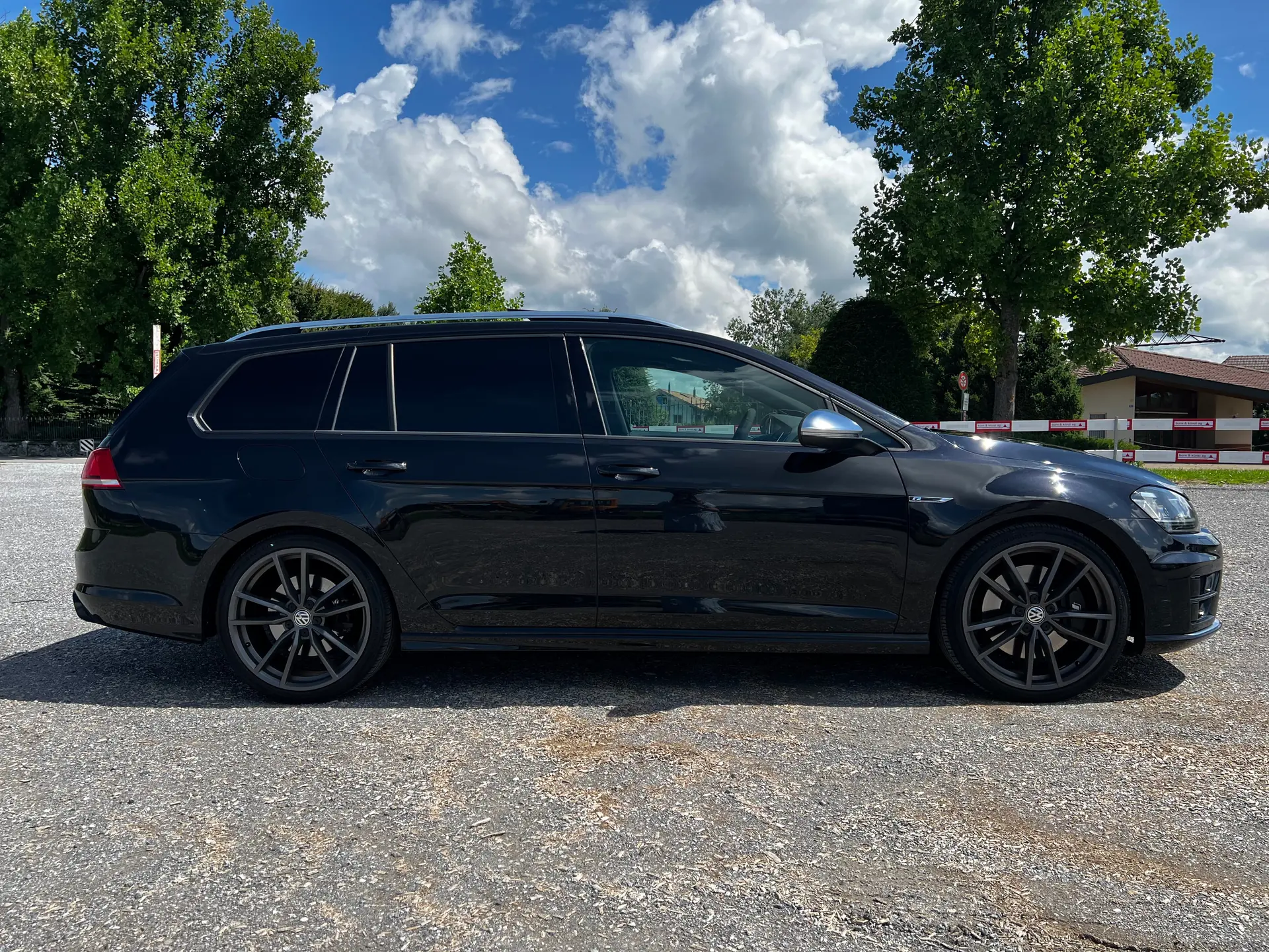 VW Golf Variant 2.0 TSI R 4Motion — Break sportif AWD 301 ch, sans accident — vue extérieure