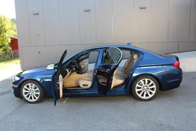 BMW 535i F10 — Berline sportive rare avec boîte manuelle et seulement 48'582 km — Miniatur 13