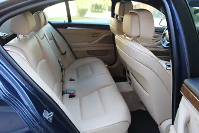 BMW 535i F10 — Berline sportive rare avec boîte manuelle et seulement 48'582 km — Miniatur 24