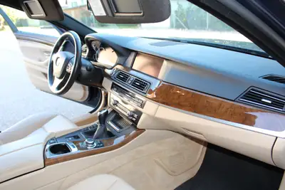BMW 535i F10 — Berline sportive rare avec boîte manuelle et seulement 48'582 km — Miniatur 22