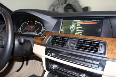BMW 535i F10 — Berline sportive rare avec boîte manuelle et seulement 48'582 km — Miniatur 29