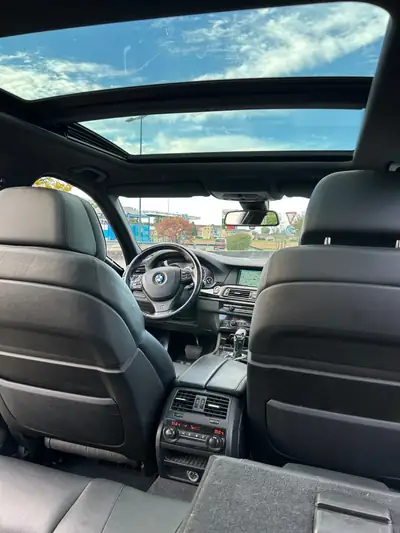 BMW M550d xDrive Touring — Break diesel 381 ch, révisions complètes effectuées — interni