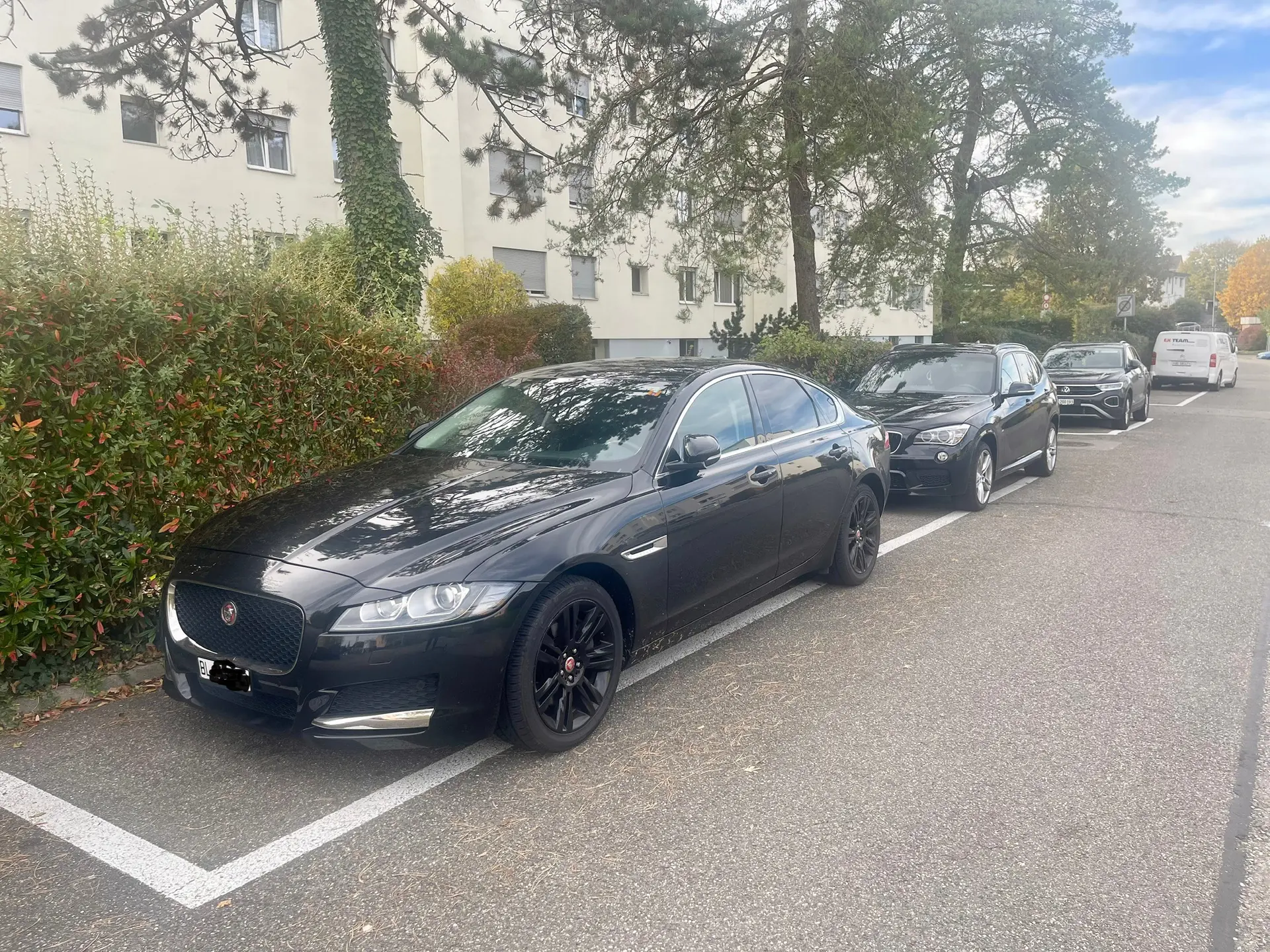 Jaguar XF 20d Pure Automatic — Berline premium diesel, 148 000 km, entretien exemplaire — vue extérieure