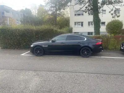 Jaguar XF 20d Pure Automatic — Berline premium diesel, 148 000 km, entretien exemplaire — côté