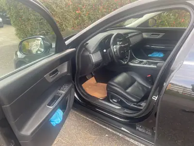 Jaguar XF 20d Pure Automatic — Berline premium diesel, 148 000 km, entretien exemplaire — détail