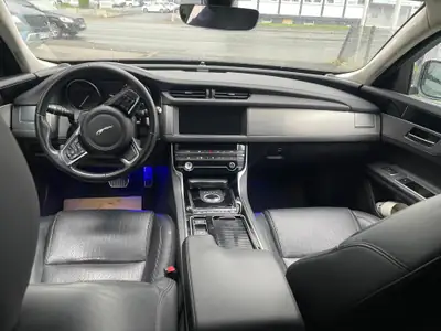 Jaguar XF 20d Pure Automatic — Berline premium diesel, 148 000 km, entretien exemplaire — Miniature 7