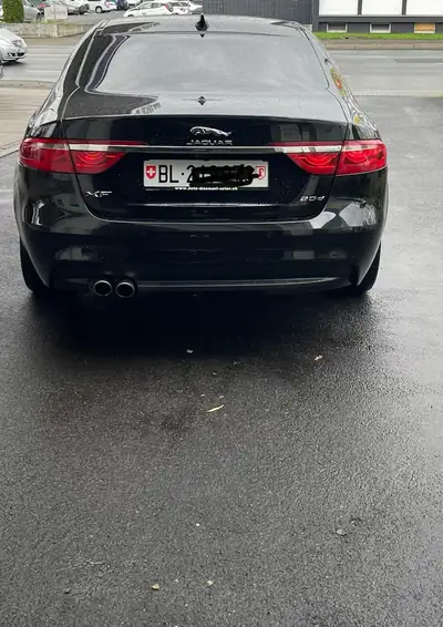 Jaguar XF 20d Pure Automatic — Berline premium diesel, 148 000 km, entretien exemplaire — Miniature 12