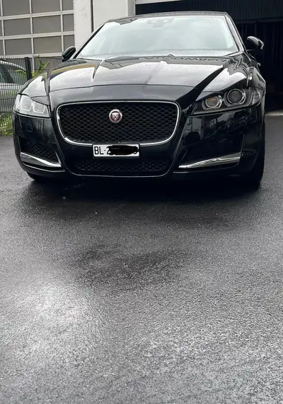 Jaguar XF 20d Pure Automatic — Berline premium diesel, 148 000 km, entretien exemplaire — Miniature 10