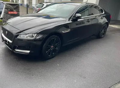 Jaguar XF 20d Pure Automatic — Berline premium diesel, 148 000 km, entretien exemplaire — Miniature 11