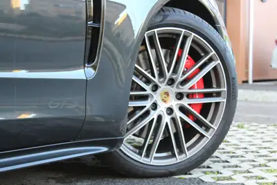 Porsche Panamera GTS Sport Turismo — Break sportif 460 ch, toit panoramique, toutes roues directrices — tableau de bord