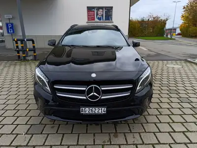 Mercedes-Benz GLA 200 Night Star — SUV urbain compact, motorisation moderne et design premium — vue extérieure