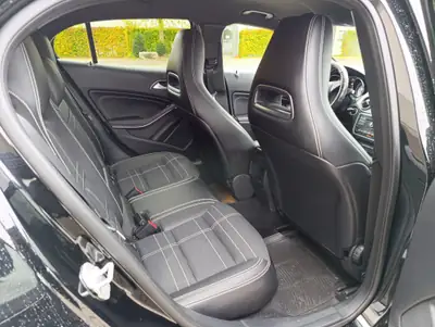 Mercedes-Benz GLA 200 Night Star — SUV urbain compact, motorisation moderne et design premium — détail