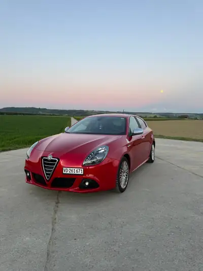Alfa Romeo Giulietta 1750 TBi Quadrifoglio Verde — Sportive compacte, 235 ch et 197'000 km — exterior view