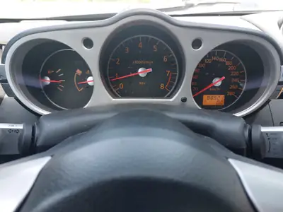 Nissan 350 Z — Cabriolet sportif iconique, 380 ch et boîte manuelle — Miniatur 9
