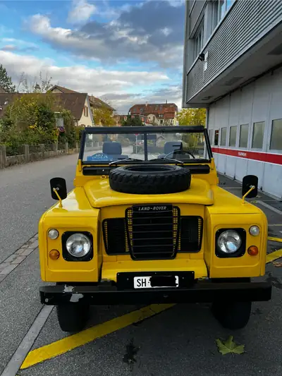 Land Rover 88 Station Wagon 1982 — Légende 4×4 avec toit tropique et 7 places — Seitenansicht