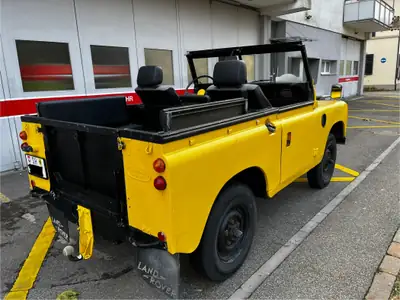 Land Rover 88 Station Wagon 1982 — Légende 4×4 avec toit tropique et 7 places — Detail