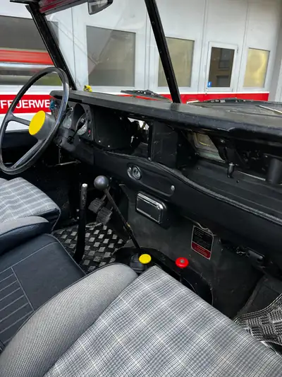 Land Rover 88 Station Wagon 1982 — Légende 4×4 avec toit tropique et 7 places — Armaturenbrett