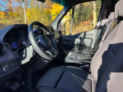 Mercedes-Benz Sprinter 319 CDI 4x4 — Utilitaire premium tous terrains, 13'155 km seulement — Detail