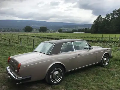 Rolls-Royce Corniche 1982 — Chef-d'œuvre britannique, historique sans accident — Miniatura 12