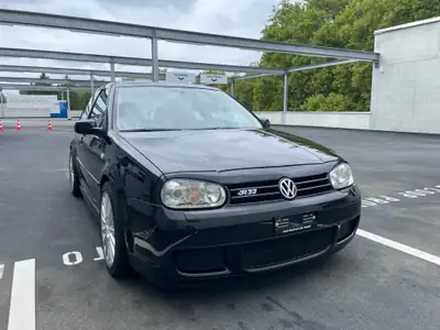 VW Golf R32 4Motion — Sportive allemande 241 ch, boîte manuelle, faible kilométrage — vista esterna