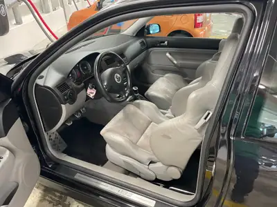 VW Golf R32 4Motion — Sportive allemande 241 ch, boîte manuelle, faible kilométrage — dettaglio