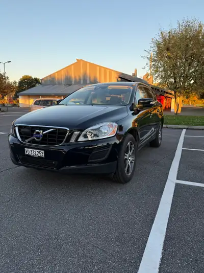 Volvo XC60 D5 AWD Summum — SUV premium diesel, entretien Volvo complet, 215 ch — vista esterna