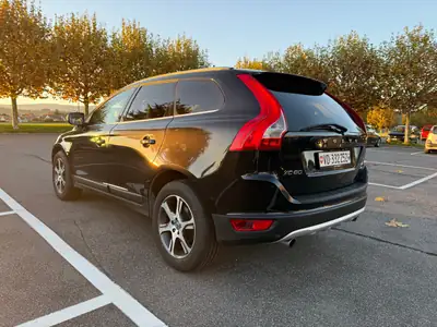 Volvo XC60 D5 AWD Summum — SUV premium diesel, entretien Volvo complet, 215 ch — fianco
