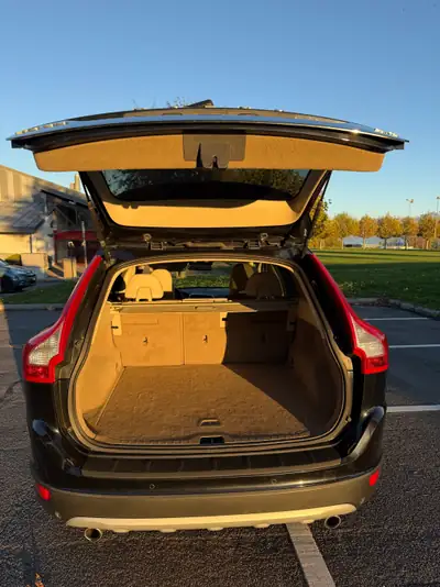 Volvo XC60 D5 AWD Summum — SUV premium diesel, entretien Volvo complet, 215 ch — dettaglio