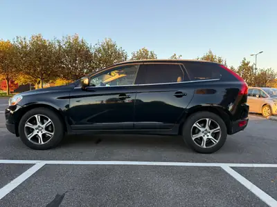 Volvo XC60 D5 AWD Summum — SUV premium diesel, entretien Volvo complet, 215 ch — interni