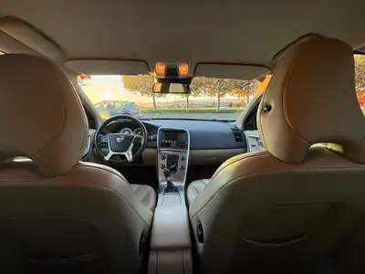 Volvo XC60 D5 AWD Summum — SUV premium diesel, entretien Volvo complet, 215 ch — Miniatura 9