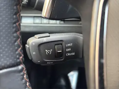 Peugeot 5008 136 e-DCS6 GT — SUV 7 places hybride, très bas kilométrage — Thumbnail 25
