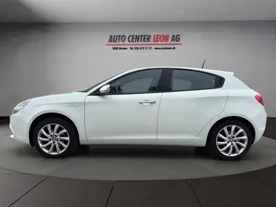Alfa Romeo Giulietta 1.4 T — Élégance italienne, moteur dynamique et entretien complet — rear view
