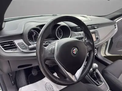 Alfa Romeo Giulietta 1.4 T — Élégance italienne, moteur dynamique et entretien complet — Thumbnail 10