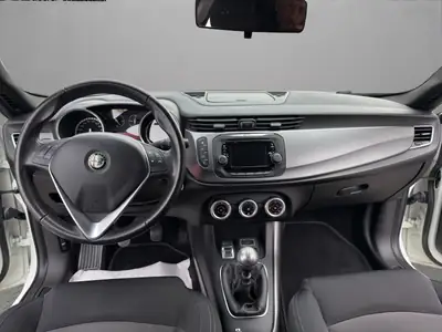 Alfa Romeo Giulietta 1.4 T — Élégance italienne, moteur dynamique et entretien complet — Thumbnail 14