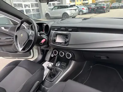 Alfa Romeo Giulietta 1.4 T — Élégance italienne, moteur dynamique et entretien complet — Thumbnail 23